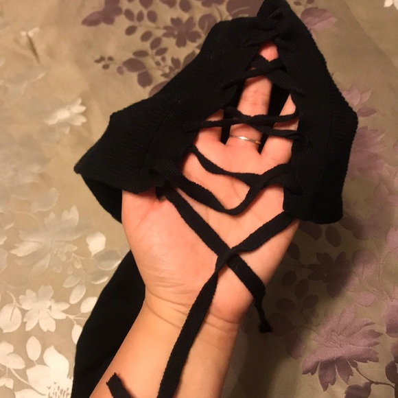 Black, Off the shoulder sweater, size medium, NWT - Picture 4 of 4